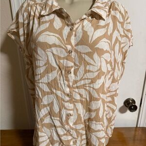 torrid Beige and White Leaf-Print Button-Front Top
